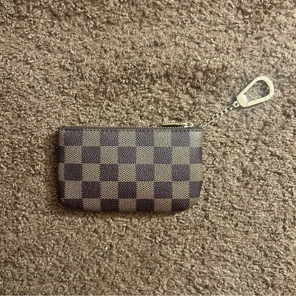 Checkered Wallet Keychain - Picture 2 of 8